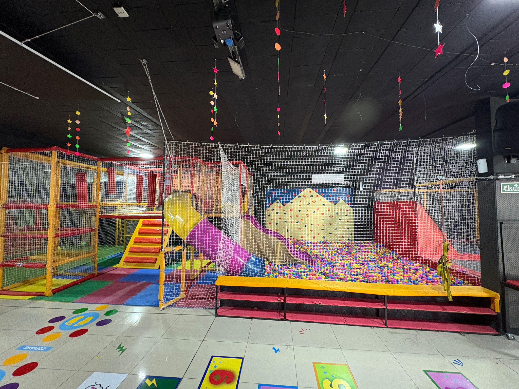 Pelotero, tobogán y trampolín — Crash Multieventos